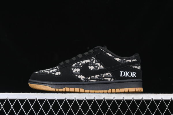 Tênis Nike Dunk Low x Dior
