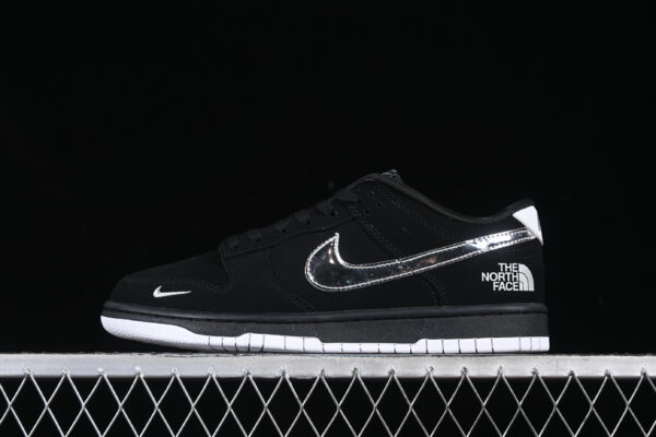 Tênis Nike Dunk Low x The north face