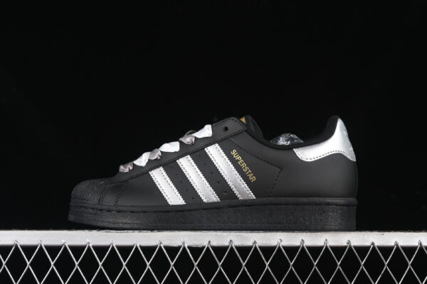 Tênis Adidas Superstar Preto e prata