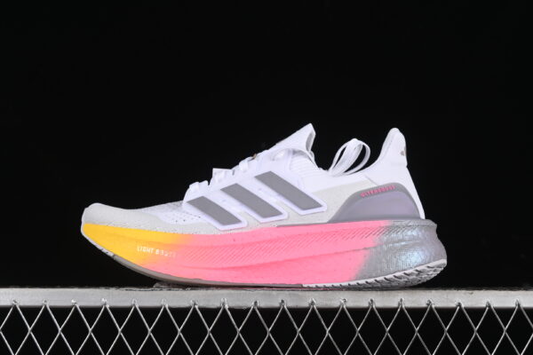 Tênis Adidas Ultraboost Branco Sola tricolor